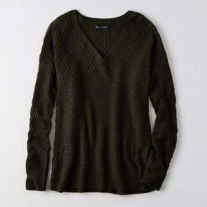 BRAND NWT AMERICAN EAGLE V-neck Sweater